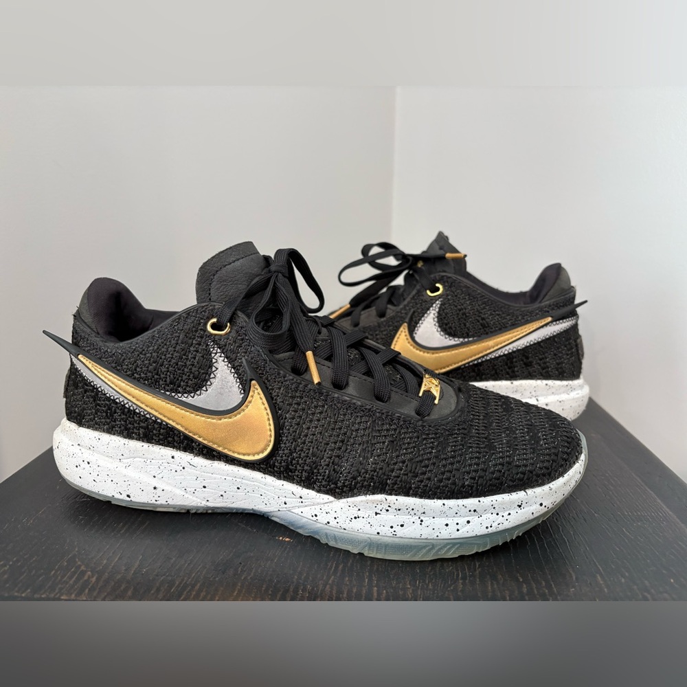 Nike LeBron 20 Sneakers Size 9